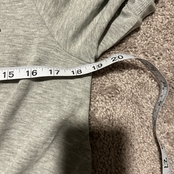 Skonhet Women’s M Gray Short Sleeved Pearl Shirt Knot Front Open Back - Picture 8 of 9